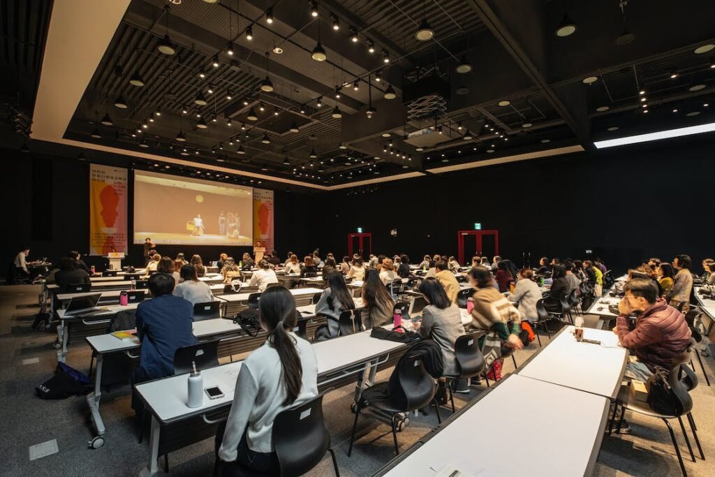 Foto de una sala de conferencias